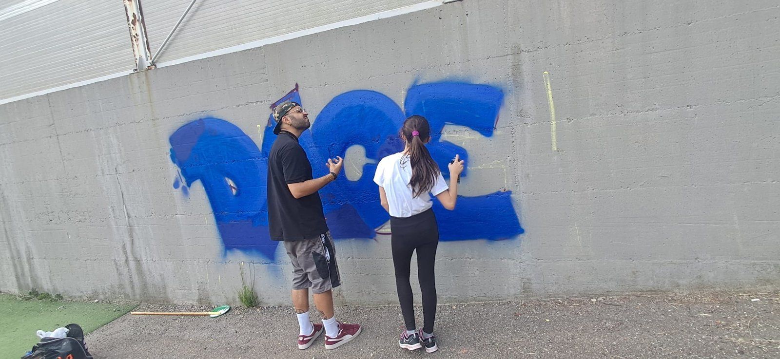 GET workshop, guided work on the wall on the Pace lettering